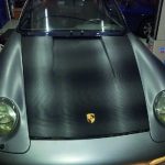 Porsche mit Carbon folierter Motorhabe und perlfarbener Folie