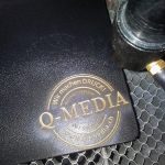 Q-media Stempel mit Laser auf Karton eingraviert